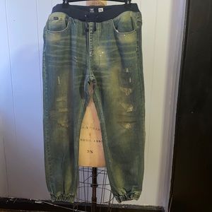 Men’s stonewashed jeans